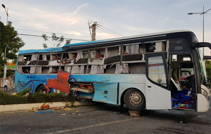 Ông Nguyễn Văn Dần (Giám đốc Sở Giao thông Vận tải Khánh Hòa) cho biết, một hành khách nam chết tại bệnh viện, những người khác đang được điều trị ở Bệnh viện huyện Diên Khánh và Bệnh viện đa khoa Khánh Hòa.