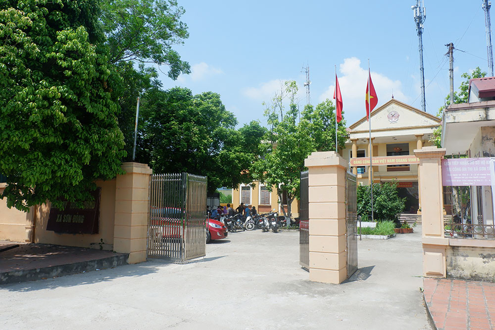 Nguoi dan xum dong theo doi lay loi khai 2 doi tuong xam hai hai chi em ruot