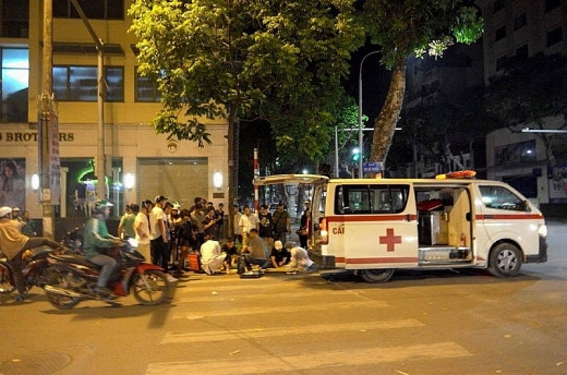 Từ những thông tin thu thập tại hiện trường, Công an quận Hoàn Kiếm đã xác định xe cấp cứu gây tai nạn rồi bỏ chạy thuộc Bệnh viện Đa khoa 500 giường bệnh Bắc Kạn quản lý. Lái xe gây tai nạn là Tạ Hồng Du (26 tuổi, ở phường Phùng Chí Kiên, TP Bắc Kạn).