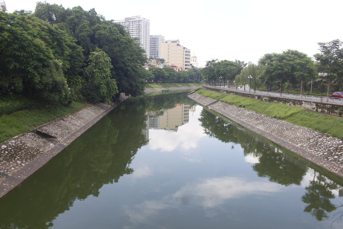 Khi mất đi màu nước đen do ô nhiễm, dòng sông trở nên thân thương hơn bao giờ hết.