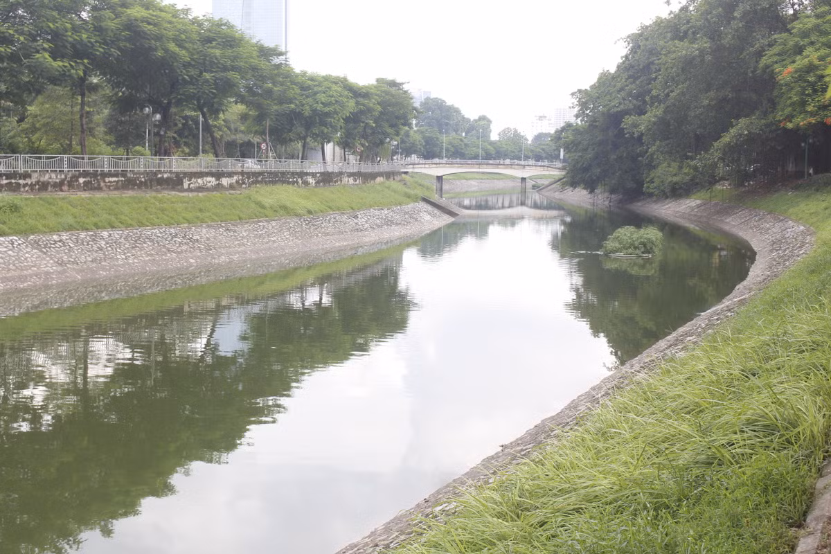 Con sông từ ô nhiễm nghiêm trọng bỗng trở nên thơ mộng hơn bao giờ hết.