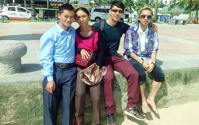 Sau khi bà Bậu trở về quê sau 22 năm mất tích, báo chí đăng tải nhiều bài viết. Từ những thông tin này, hai người con trai của bà đọc được. Biết mẹ mình con sống, hai người con này đã từ Canada trở về để gặp được mẹ đẻ của mình.