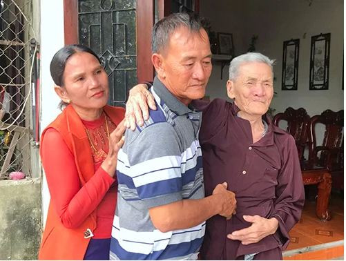  3. 'Liệt sĩ' trở về sau 26 năm báo tử: Ngày 27/1/2019, vợ chồng ông Ngô An Ninh (85 tuổi) và bà Phan Thị Thu (83 tuổi, ở thị trấn Xuân An, Nghi Xuân, Hà Tĩnh) vui hơn thường lệ vì được đoàn tụ với con trai Ngô An Dương (61 tuổi) sau 40 năm thất lạc.