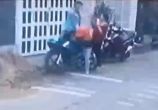 Dang an sang, nguoi phu nu bat ngo bi dam nhieu nhat vao co-Hinh-2