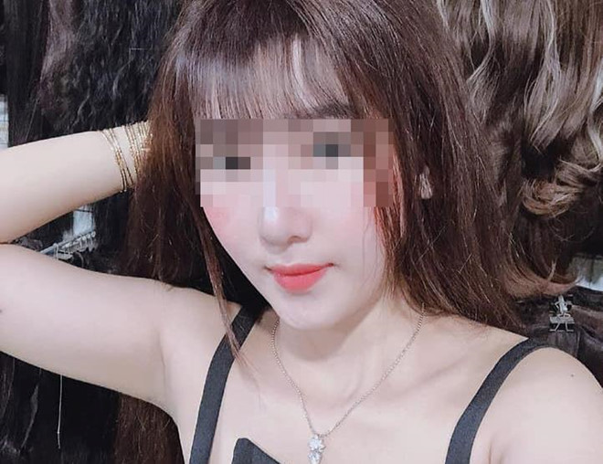 Sau đó, một nam thanh niên từ trong mở cửa xe, miệng của người này sùi bọt mép. Người dân tiến đến xem thì ngửi thấy mùi thuốc sâu nồng nặc. Trên xe còn có một cô gái (sau được xác định tên là T.T.G.M, (19 tuổi, ngụ tại thị trấn Cờ Đỏ, huyện Cờ Đỏ, TP Cần Thơ) đã tử vong, ở cổ có vết cắt.