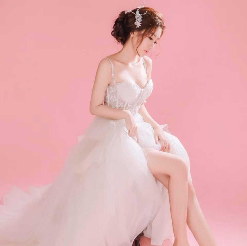 Theo ông S., sáng 25/8, tiệm vắng khách. M. nói với anh trai là ra ngoài có việc nhưng sau đó không thấy về. Người thân gọi vào điện thoại của cô gái nhưng không ai nghe máy.