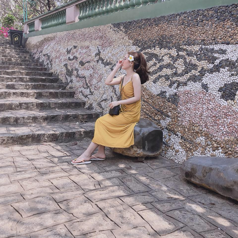 M. và anh trai làm tại salon tóc và móng tay ở Đồng Nai được khoảng 2 năm. Trong thời gian này, M. thường xuyên về thăm gia đình ở Cần Thơ. Lần về gần nhất, cách đây khoảng một tháng.