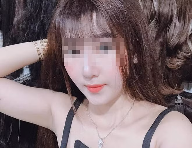 Người thân nam thanh niên C. cho biết, từ nhỏ C. sống chung với bà ngoại. Sau khi đi nghĩa vụ trở về C. học lái ô tô và hiện đang là lái xe dịch vụ.