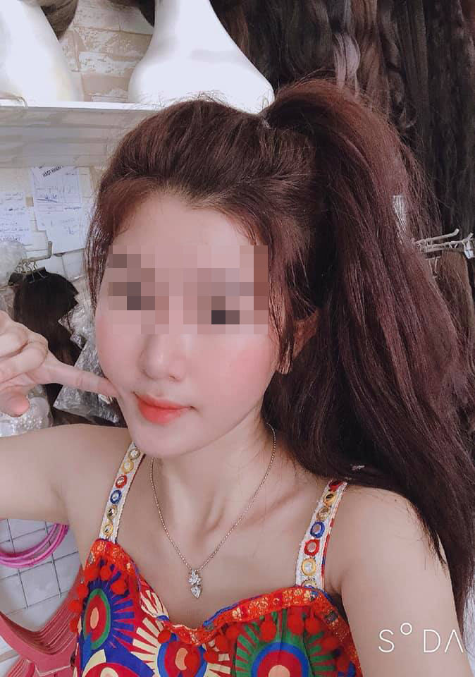 5 năm trước, C. đi nghĩa vụ về thì đi học nghề lái xe và hiện lái xe dịch vụ. Chiếc xe mà C. dùng để chở người yêu là thuê của một người tại địa phương. Xem thêm video: Sát hại bạn gái tại phòng trọ vì níu kéo tình cảm bất thành. Nguồn VTC14.