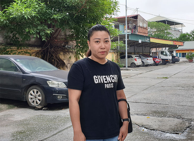 Ngày 22/8, Đại tá Võ Hồng Phương, Trưởng Công an quận Đống Đa, Hà Nội, vừa ký báo cáo gửi Giám đốc Công an TP về việc đại úy Lê Thị Hiền có hành vi gây rối tại sân bay Tân Sơn Nhất. Công an quận Đống Đa đề xuất Giám đốc Công an Hà Nội tạm đình chỉ công tác 30 ngày đối với nữ đại úy này.