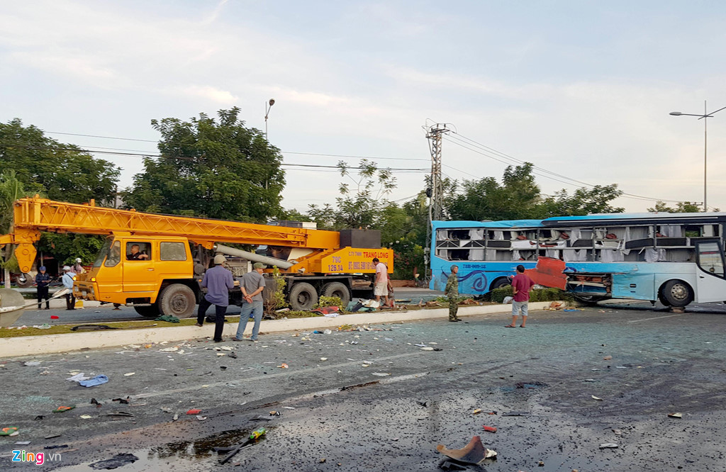 Vụ tai nạn xảy ra khoảng 2h ngày 21/8, tại ngã tư Cầu Lùng, xã Diên Thạnh, huyện Diên Khánh, Khánh Hòa.