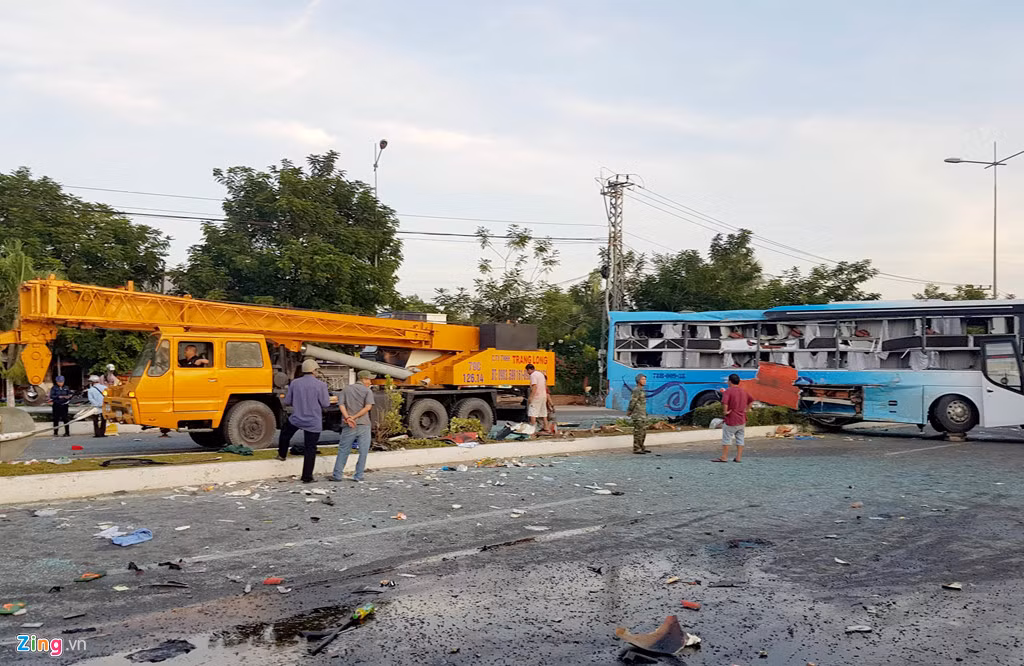 Vụ tai nạn xảy ra khoảng 2h ngày 21/8, tại ngã tư Cầu Lùng, xã Diên Thạnh, huyện Diên Khánh, Khánh Hòa.