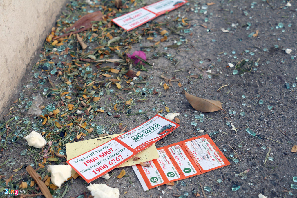 Xe khách Phương Trang lúc gặp nạn đang từ Đà Nẵng đi Lâm Đồng. Sau vụ tai nạn, có 8 người được đưa đến Bệnh viện Đa khoa huyện Diên Khánh, hàng chục người khác được đưa xuống Bệnh viện Đa khoa tỉnh Khánh Hòa cấp cứu. Một người tử vong trước khi được đưa đến bệnh viện tỉnh Khánh Hòa.