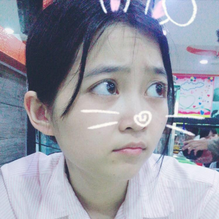 Trước đó, khoảng hơn 14h ngày 13/8, nữ hành khách trên đã di chuyển từ sảnh E sang sảnh A nhà ga T1, cô gái tiếp tục đi cầu thang bộ ra khu vực bãi xe taxi. Tại đây, đã có một nam thanh niên mặc áo đen đứng chờ và 2 người cùng nhau di chuyển khỏi sân bay Nội Bài