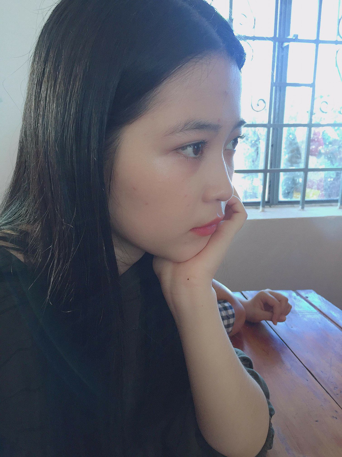 Gia đình đang cùng công an truy tìm tung tích nữ sinh mất tích bí ẩn tại sân bay Nội Bài. Đồng thời, gia đình nhờ báo chí và mạng xã hội chia sẻ thông tin để gia đình nhanh chóng tìm được nữ sinh.