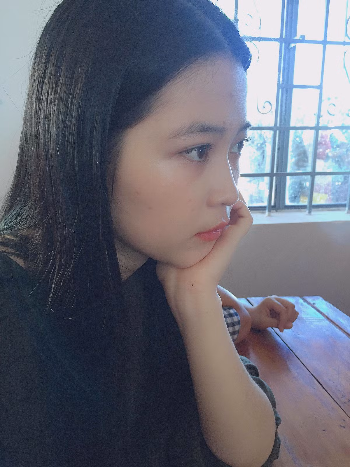 Gia đình đang cùng công an truy tìm tung tích nữ sinh mất tích bí ẩn tại sân bay Nội Bài. Đồng thời, gia đình nhờ báo chí và mạng xã hội chia sẻ thông tin để gia đình nhanh chóng tìm được nữ sinh.