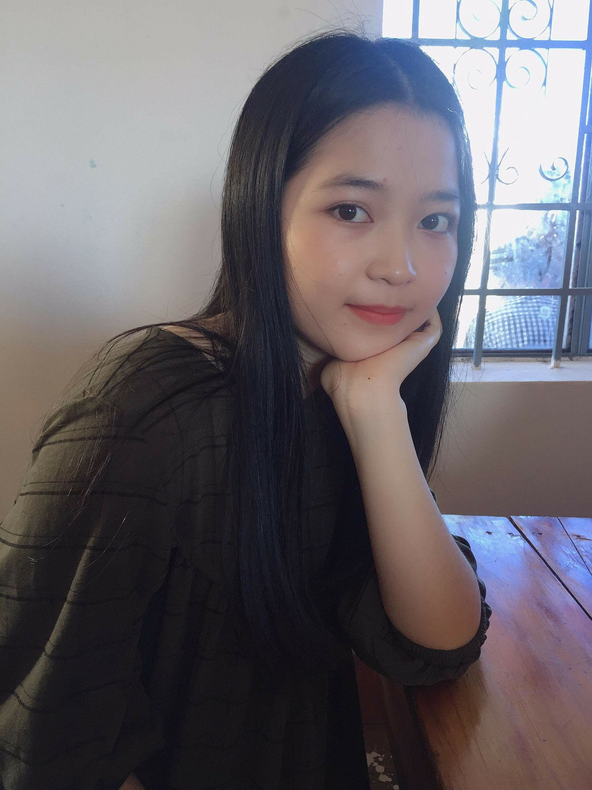 Sáng ngày 14/8, chị Vũ Thị Đông (mẹ Trà My) cho biết, lực lượng an ninh sân bay đã trích xuất camera và phát hiện con gái chị sau khi vào nhà vệ sinh đã thay áo, sau đó đi cùng một người đàn ông lên chiếc taxi. Công an Hà Nội cũng đã trích xuất camera và cho thấy chiếc taxi trên đi đến đoạn cầu Nhật Tân (Hà Nội) thì mất dấu vết