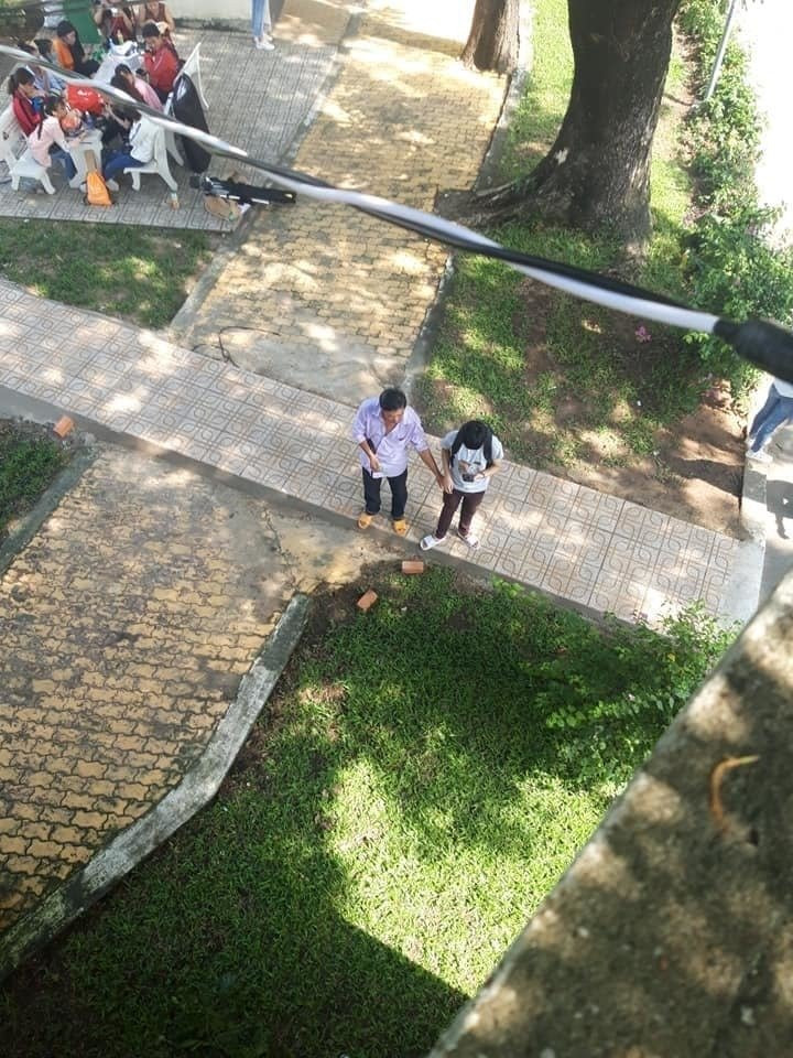 Cha ngheo dem tung dong tien le cho con nhap hoc xuc dong ua nuoc mat-Hinh-2