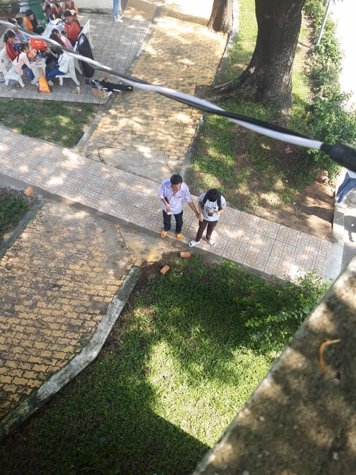 Cha ngheo dem tung dong tien le cho con nhap hoc xuc dong ua nuoc mat-Hinh-2