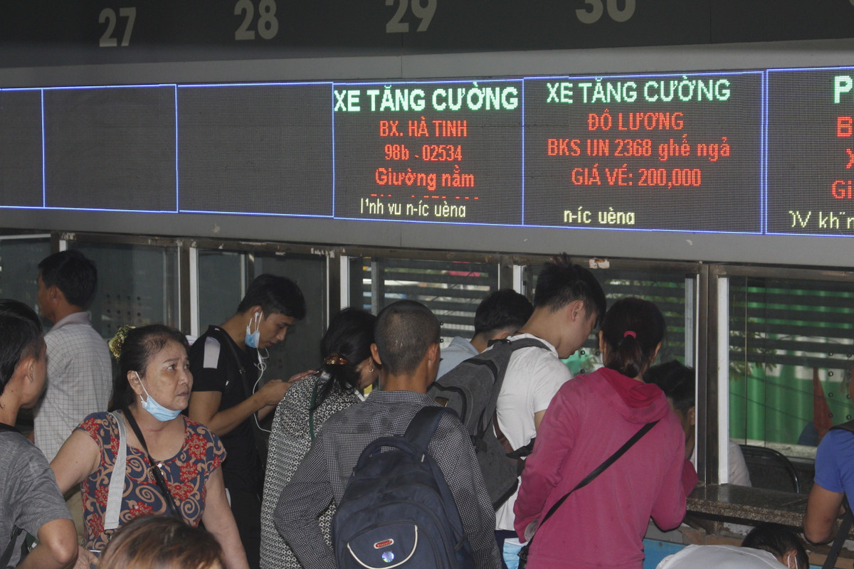 Trong dịp nghỉ lễ 2/9, Bến xe Nước Ngầm được phép tăng cường thêm 50 xe để đáp ứng nhu cầu nhân dân.
