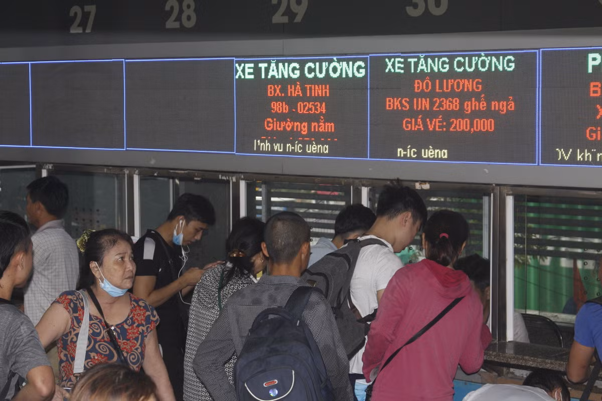 Trong dịp nghỉ lễ 2/9, Bến xe Nước Ngầm được phép tăng cường thêm 50 xe để đáp ứng nhu cầu nhân dân.