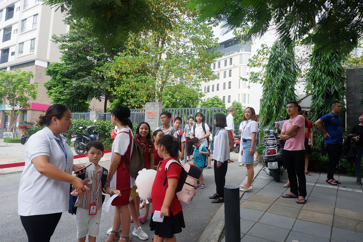 Sau sự việc học sinh bị bỏ quên trên xe trường Gateway tử vong, tình hình đưa đón học sinh cũng được nhà trường thắt chặt hơn mọi ngày