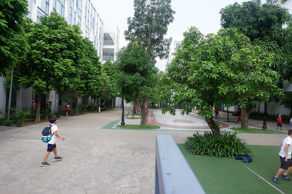 Khung cảnh bên trong ngôi trường