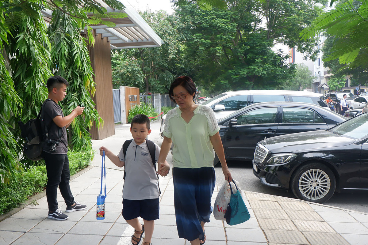 Rất nhiều phụ huynh ở nơi họ cho biết vẫn bức xúc về việc cháu bé tử vong, bị bỏ quên trên ô tô.