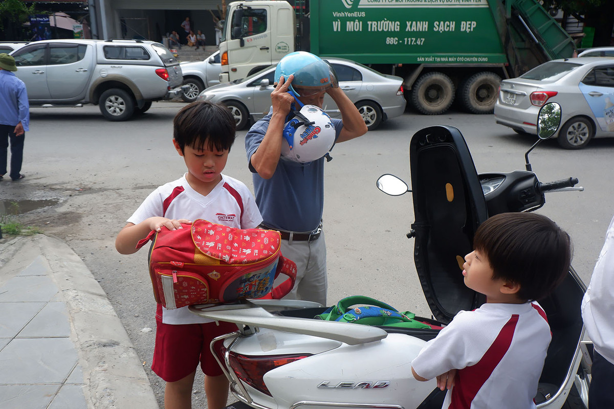 Truong Gateway the nao sau viec bo quen hoc sinh tren xe