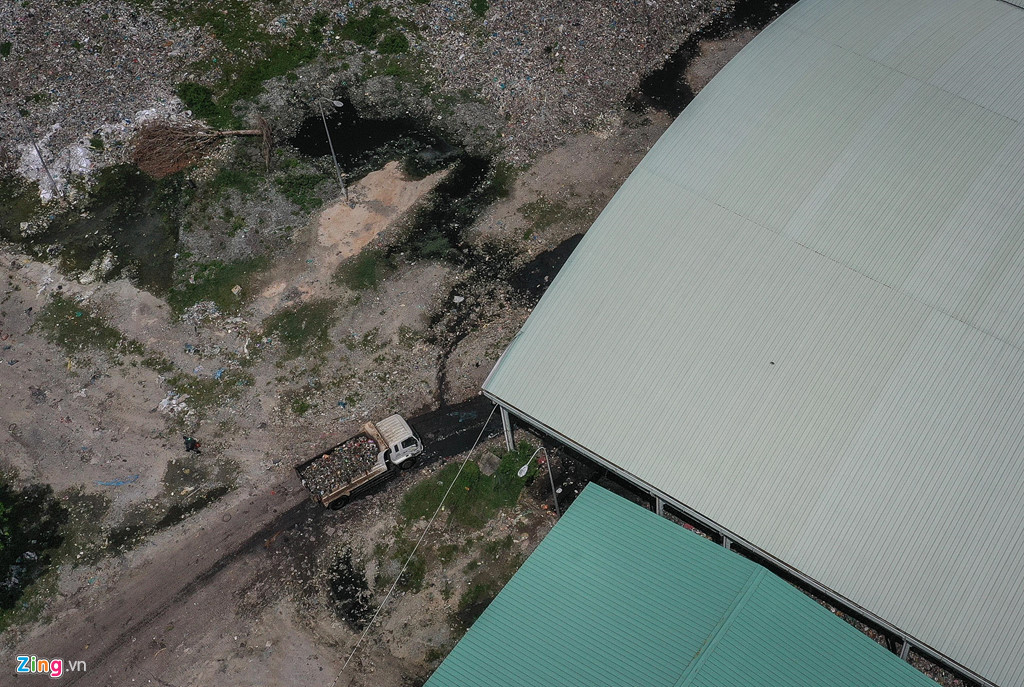 Nhà máy xử lý rác thải TP Cà Mau có công suất xử lý 200 tấn/ngày đêm. Đây cũng là nhà máy xử lý rác thải duy nhất ở tỉnh Cà Mau với vốn đầu tư trên 329 tỷ đồng. Ngày 17/8, thiếu gia Tô Công Lý (35 tuổi), Phó tổng giám đốc Công ty TNHH xây dựng - thương mại - du lịch Công Lý, bị bắt về hành vi Lừa đảo chiếm đoạt tài sản liên quan đến nhà máy xử lý rác thải này. Ảnh: Phạm Ngôn.