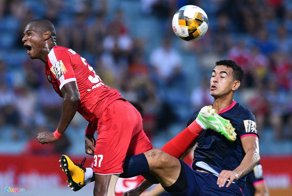 Tối 17/8, trận thua 0-1 trước CLB Sài Gòn đẩy Viettel xuống vị trí thứ 9 trên bảng xếp hạng đi kèm với "bão" chấn thương. Ngoại binh người Brazil Bruno Cunha chơi tốt nhất trận và đáp ứng được yêu cầu về mặt chuyên môn. Ảnh: Thế Anh.