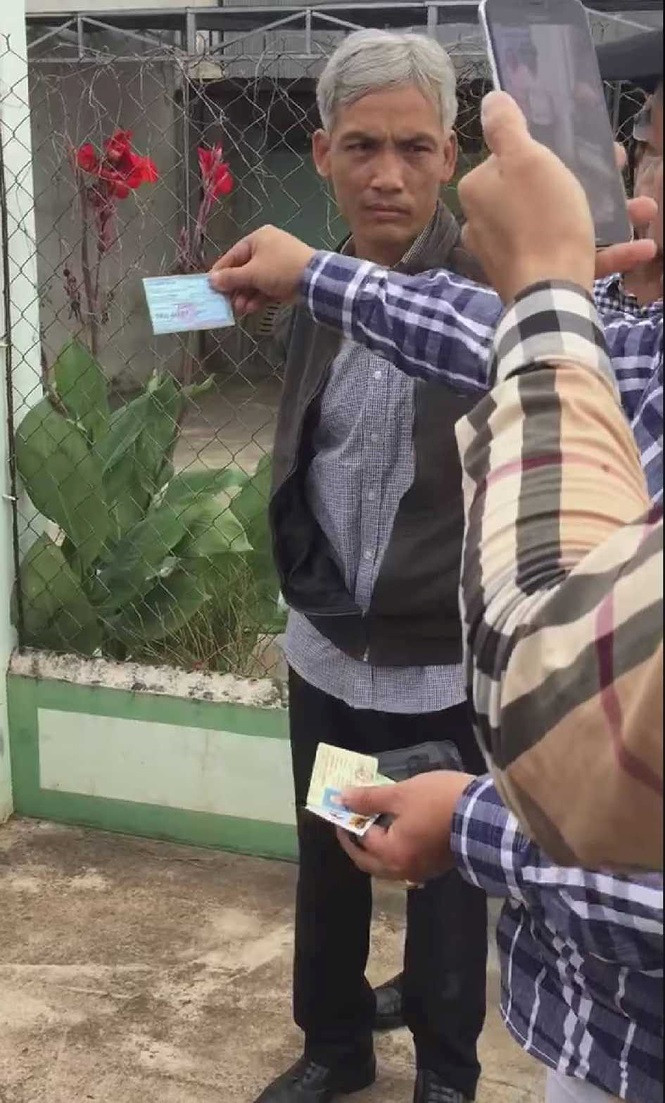 Giấy chứng nhận xe máy khớp với xe ông An đến hiện trường nhận hối lộ, đăng ký tại huyện Hòa Thành, tỉnh Tây Ninh. Ảnh: Tân Châu