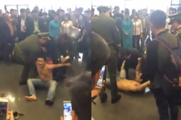 Tiếp đó, người đàn ông này cố gắng cởi thắt lưng với mục đích cởi luôn quần nhưng được an ninh sân bay kịp thời khống chế. Tuy nhiên, người này có biểu hiện bất thường, ra sức chống đối, khiến bộ phận an ninh sân bay phải tăng cường thêm gần chục nhân viên để có thể áp giải người này đi.