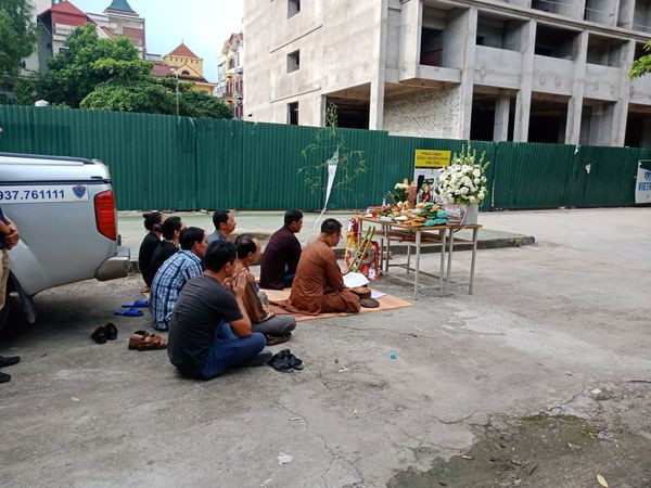 Hoc sinh bi bo quen tren xe truong Gateway tu vong: Gia dinh cau sieu cho chau be