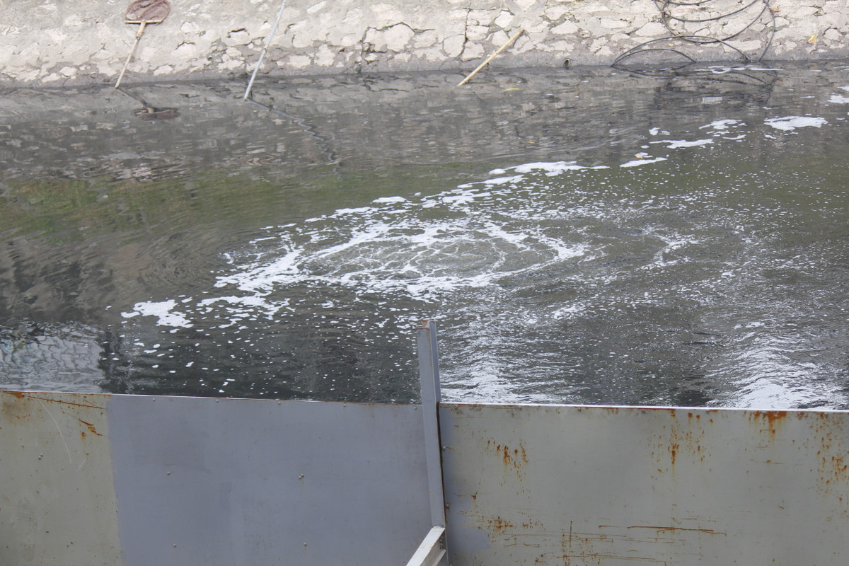 Theo đó, quá trình phân hủy bùn hữu cơ thành bùn vô cơ dưới lòng sông, sản sinh ra vi sinh vật có lợi nhờ có khí Nano, từ đó triệt tiêu được mùi hôi thối khó chịu của dòng sông.