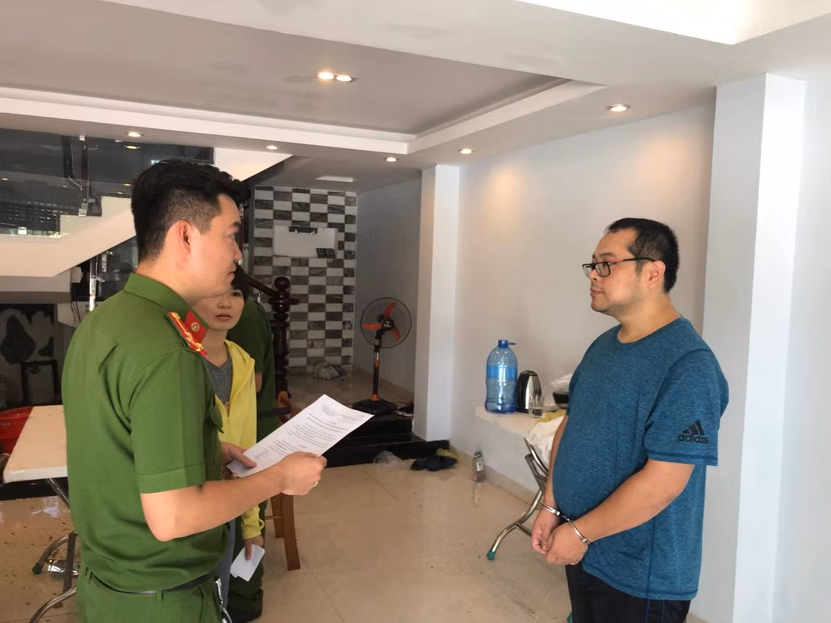 Bat nhom nguoi Trung Quoc thue gai Viet dong clip 