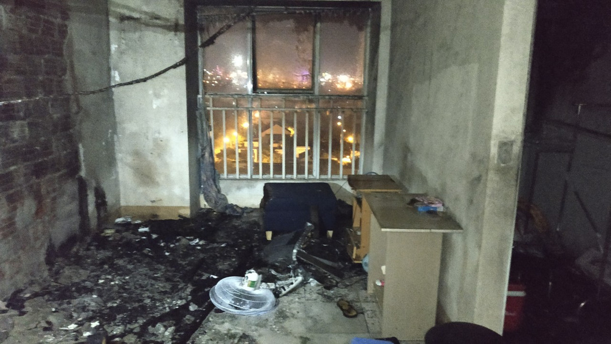 Chung cu Phong Bac boc chay ngun ngut, cu dan hot hoang trong dem-Hinh-2