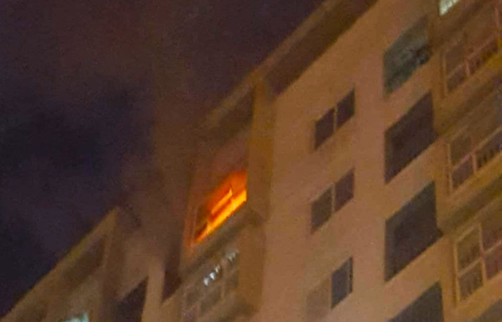 Chung cu Phong Bac boc chay ngun ngut, cu dan hot hoang trong dem