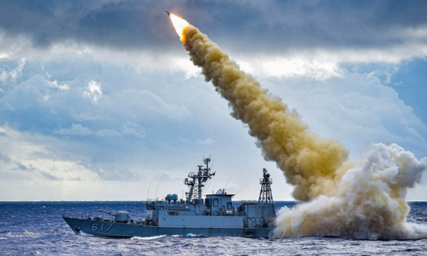 Loại tên lửa diệt hạm này được thiết kế không có cánh nhưng có bốn cửa hút khí để điều phối lượng khí đối lưu giúp tên lửa điều chỉnh hướng bay.