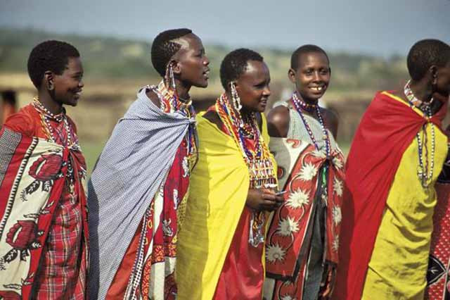 Người Maasai sống chủ yếu là bán du mục dưới một hệ thống quản lý đất đai chung. Sự di chuyển của vật nuôi dựa trên sự thay đổi theo mùa. Gia súc ở đây chủ yếu là dê và cừu, đem lại nguồn kinh tế chính cho người dân.