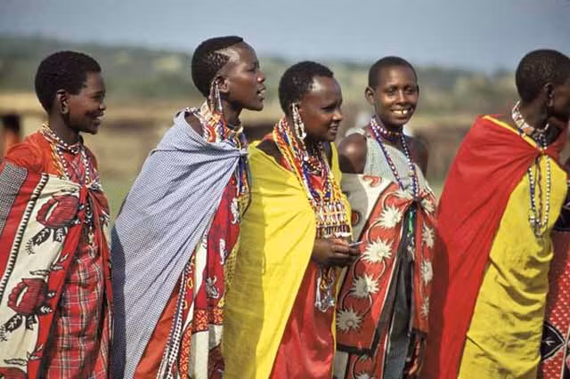 Người Maasai sống chủ yếu là bán du mục dưới một hệ thống quản lý đất đai chung. Sự di chuyển của vật nuôi dựa trên sự thay đổi theo mùa. Gia súc ở đây chủ yếu là dê và cừu, đem lại nguồn kinh tế chính cho người dân.