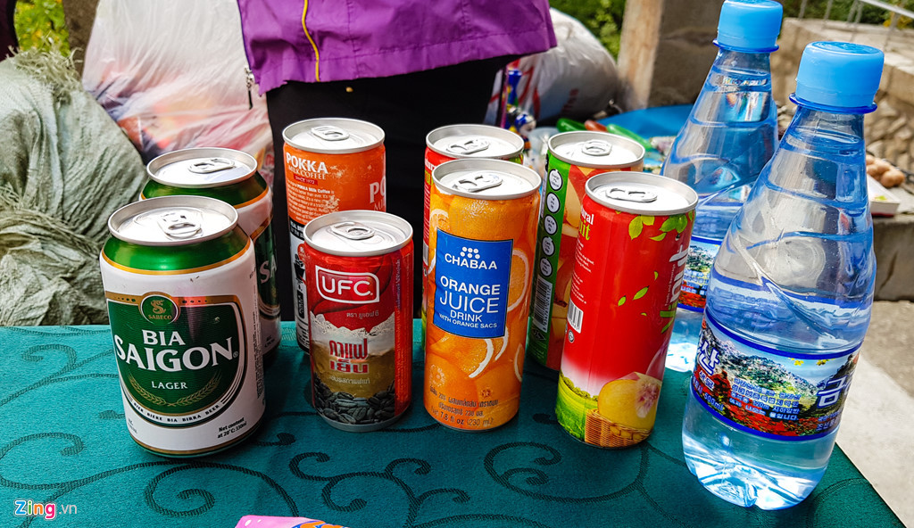 Bia Sài Gòn cũng được bày bán trên đường lên núi Kumgang cho du khách khi dừng chân nghỉ mệt.