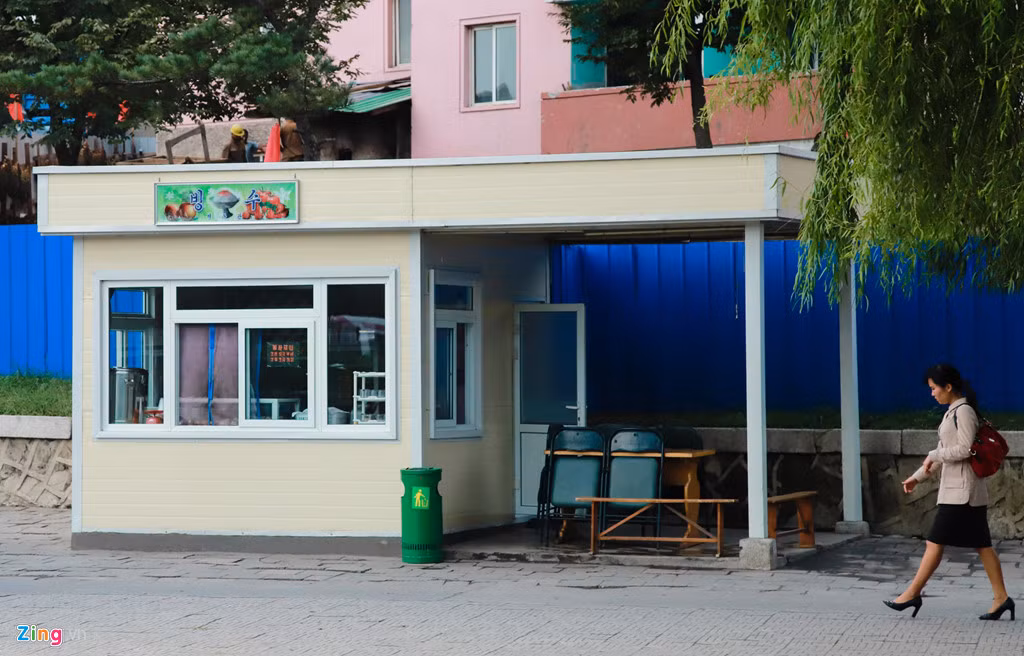 Cửa hàng bán món đá bào rưới si rô được các trẻ em yêu thích cũng xuất hiện trên đường phố Bình Nhưỡng.