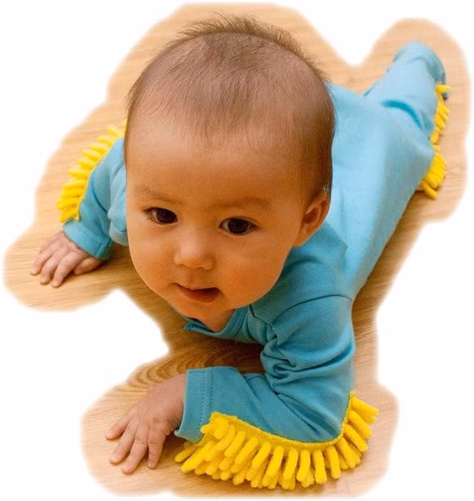 7. Cây lau nhà em bé: Nghe thật buồn cười nhưng ở Nhật Bản, nó có thật. Những em bé đang độ tuổi tập bò có thể giúp bố mẹ lau nhà thông qua những mảnh lau nhà tích hợp trên khuỷu tay và chân.