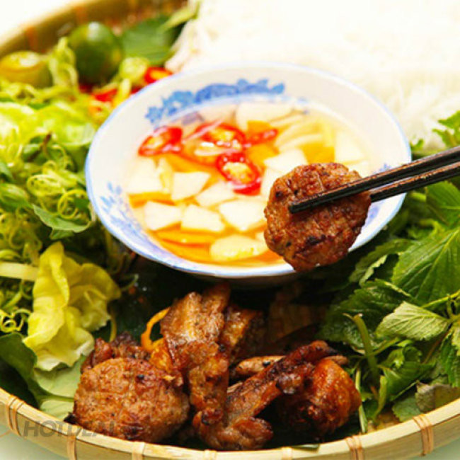 Không ít phóng viên quốc tế tới Hà Nội đưa tin Hội nghị Thượng đỉnh Mỹ - Triều lần 2 đã không kìm nén nổi cảm xúc khi được thưởng thức món đặc sản ngon tới "lịm tim" này.