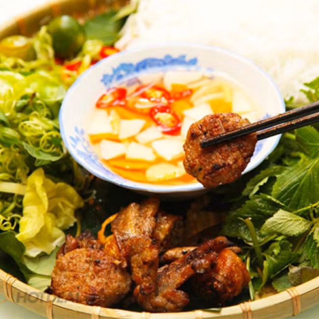 Không ít phóng viên quốc tế tới Hà Nội đưa tin Hội nghị Thượng đỉnh Mỹ - Triều lần 2 đã không kìm nén nổi cảm xúc khi được thưởng thức món đặc sản ngon tới "lịm tim" này.