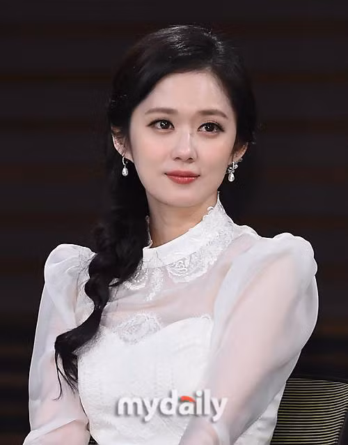 Chính nhờ vẻ trẻ mãi không già mà nữ diễn viên kiêm ca sĩ nổi tiếng Hàn Quốc được mệnh danh là Người đẹp không tuổi của Kbiz. (Ảnh: Mydaily)