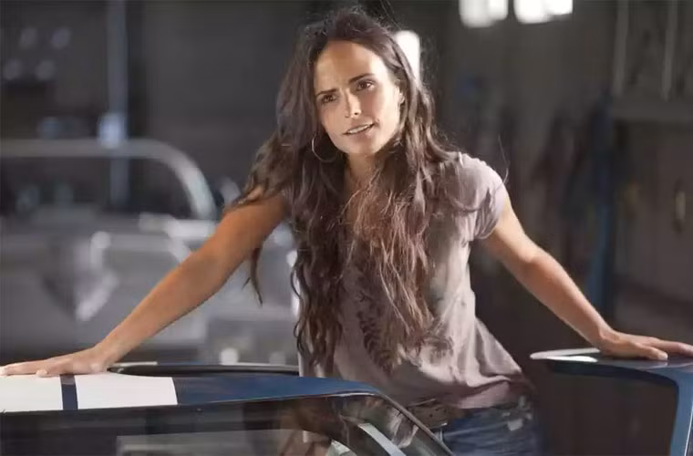 Do sac cac kieu nu trong loat phim Fast & Furious-Hinh-9