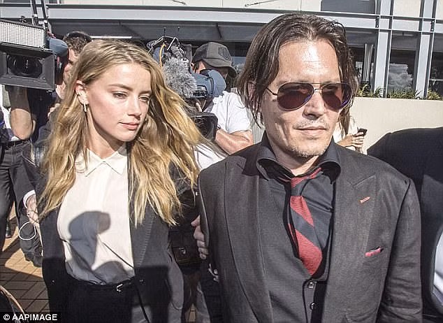 Sau khi chính thức ly hôn vào ngày 13/1/2017, Johnny Depp và Amber Heard chia tài sản sau ly hôn. Theo đó, Heard sẽ giữ hai con chó cưng Pistol and Boo, một con ngựa, một chiếc Range Rover, một chiếc Ford Mustang 1968. Còn Johnny Depp sẽ giữ 4 ngôi nhà mà hai người từng sống chung ở Los Angeles, Kentucky, Pháp và Bahamas cùng 42 phương tiện đi lại trong đó có ô tô, moto, du thuyền, xe golf cart. (Ảnh: AAP)
