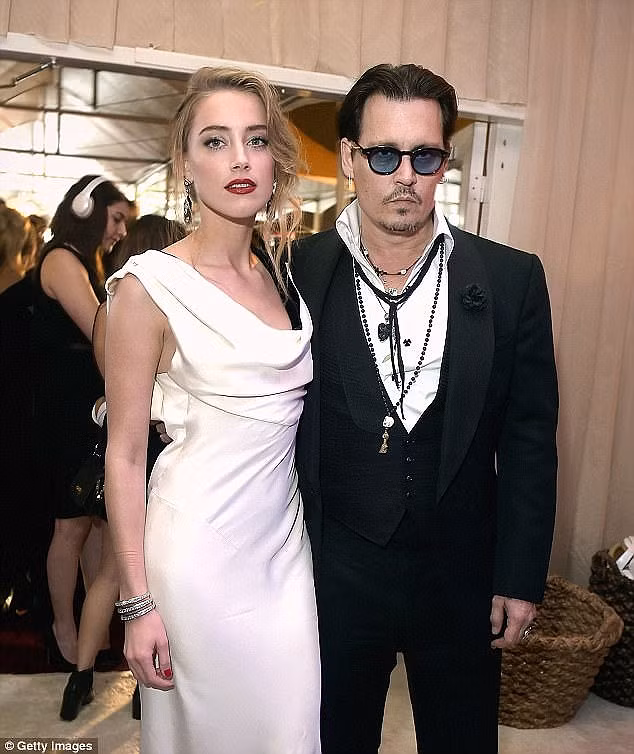 Amber Heard đệ đơn ly hôn Johnny Depp vào ngày 23/5/2016 với lý do bị chồng đánh đập. (Ảnh: Getty Images) 